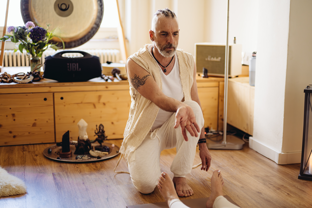 Tom – Kundalini Bodyworker und Dearmouring Practitioner